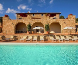 Lovely Villa in Tuoro sul Trasimeno with Pool